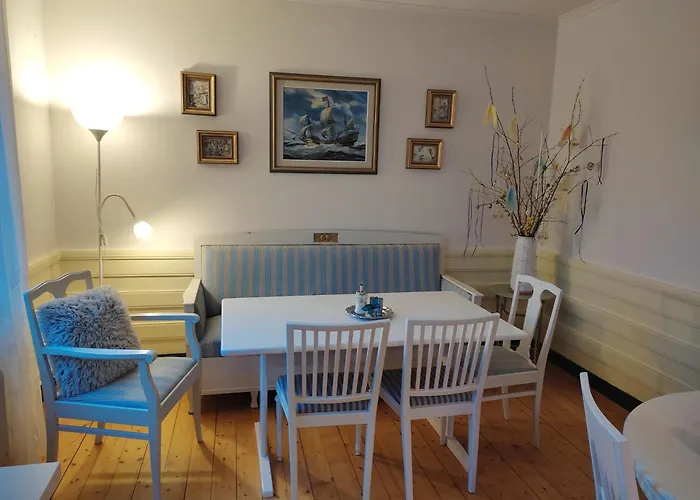 Villa Karlloesa - Bed And Breakfast